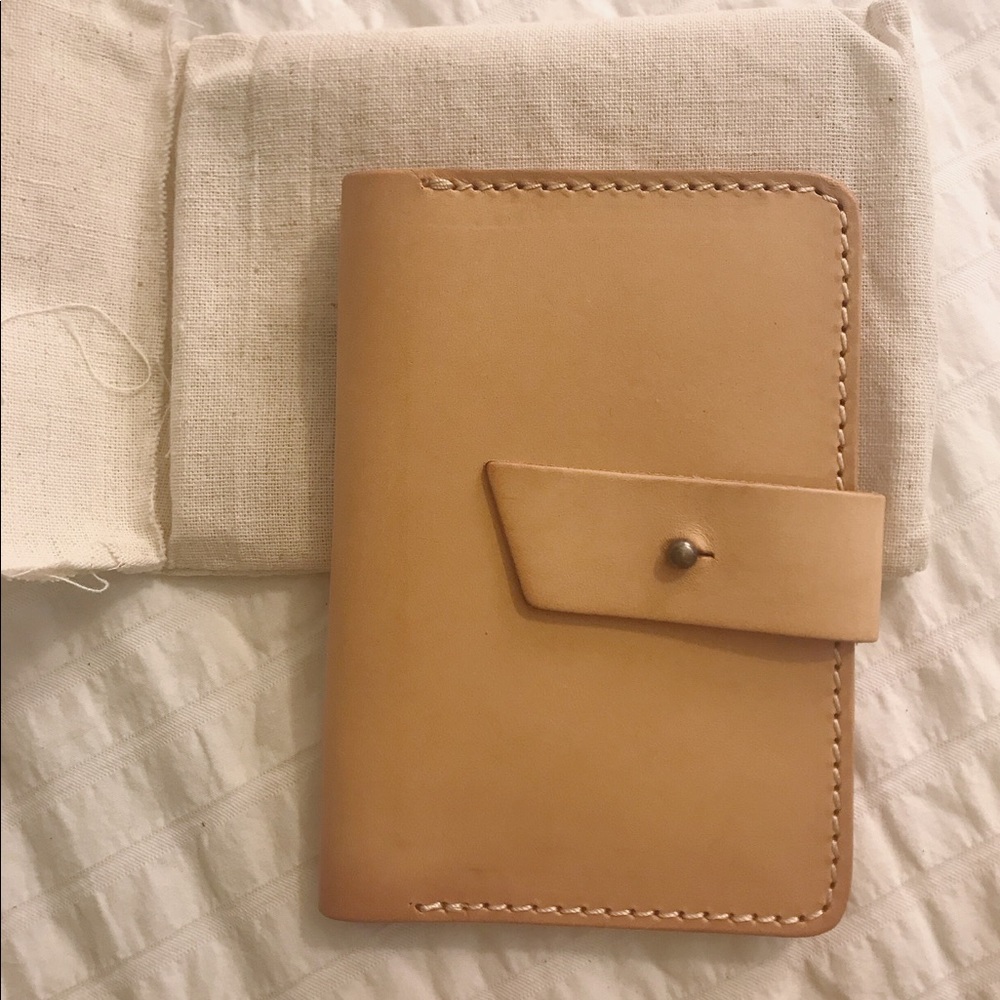 Vegetable tanned leather passport case